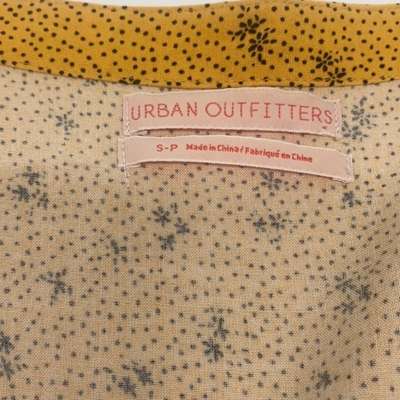 Urban Outfitters - Yellow Floral Puff Sleeve Button Up Top Size Small - Picture 5 of 9